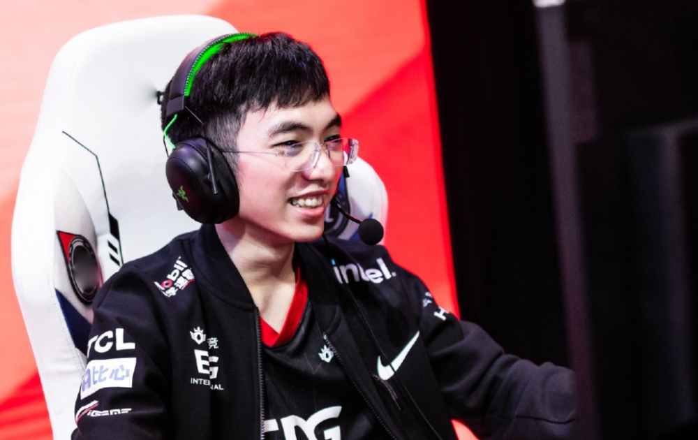 KT横扫FNC，Kanavi团战一打五焦点之战小组赛，引爆全场热议的简单介绍