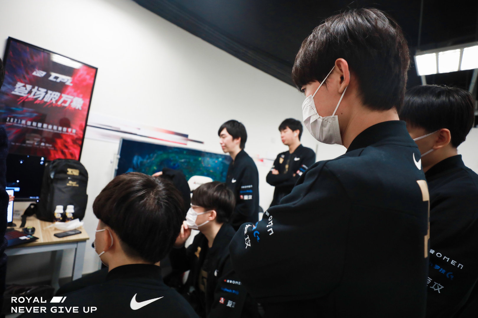 开云官网-RNG力克TSM，Clid团战一打五激烈交锋小组赛，锁定晋级资格