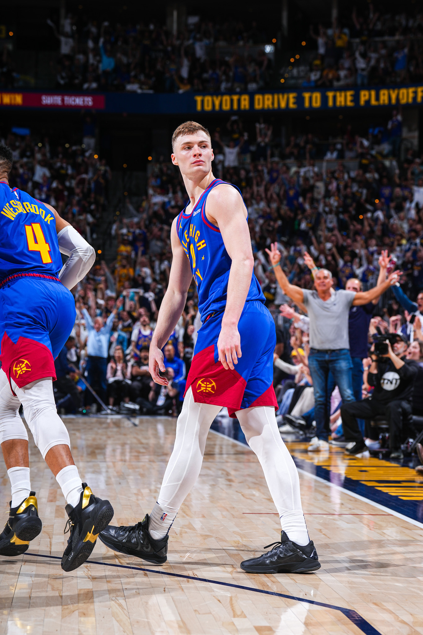 开云-掘金鏖战猛龙，麦科勒姆高光表现的简单介绍