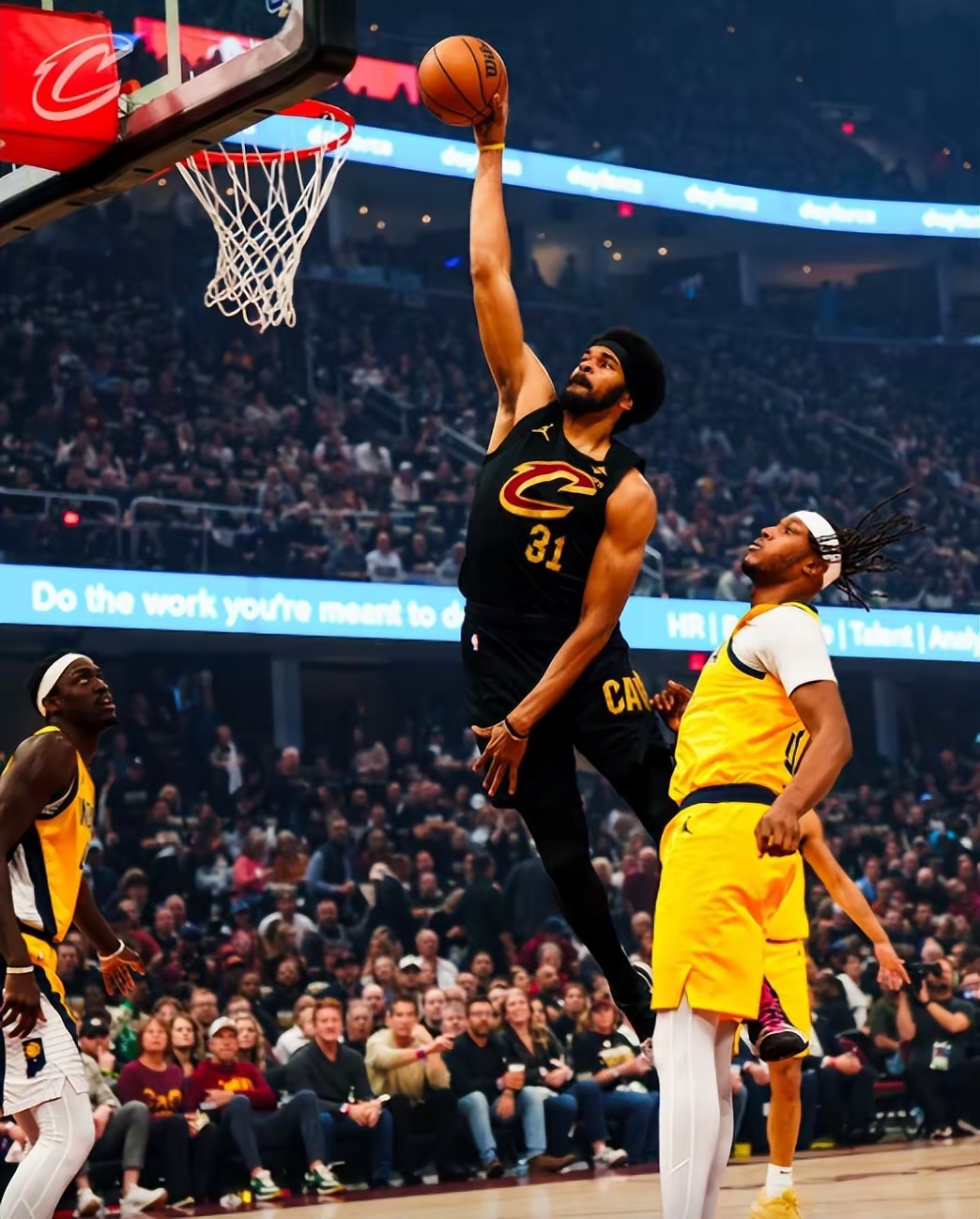 开云体育登录-步行者险胜独行侠，易建联带队取胜