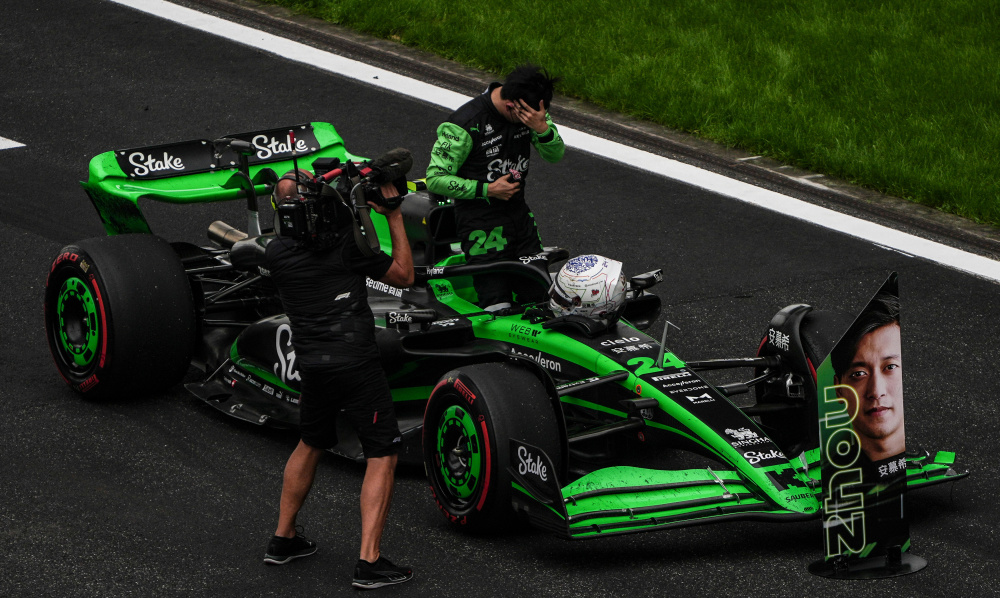 索伯车队鏖战阿斯顿马丁，拉塞尔扛起全队的简单介绍