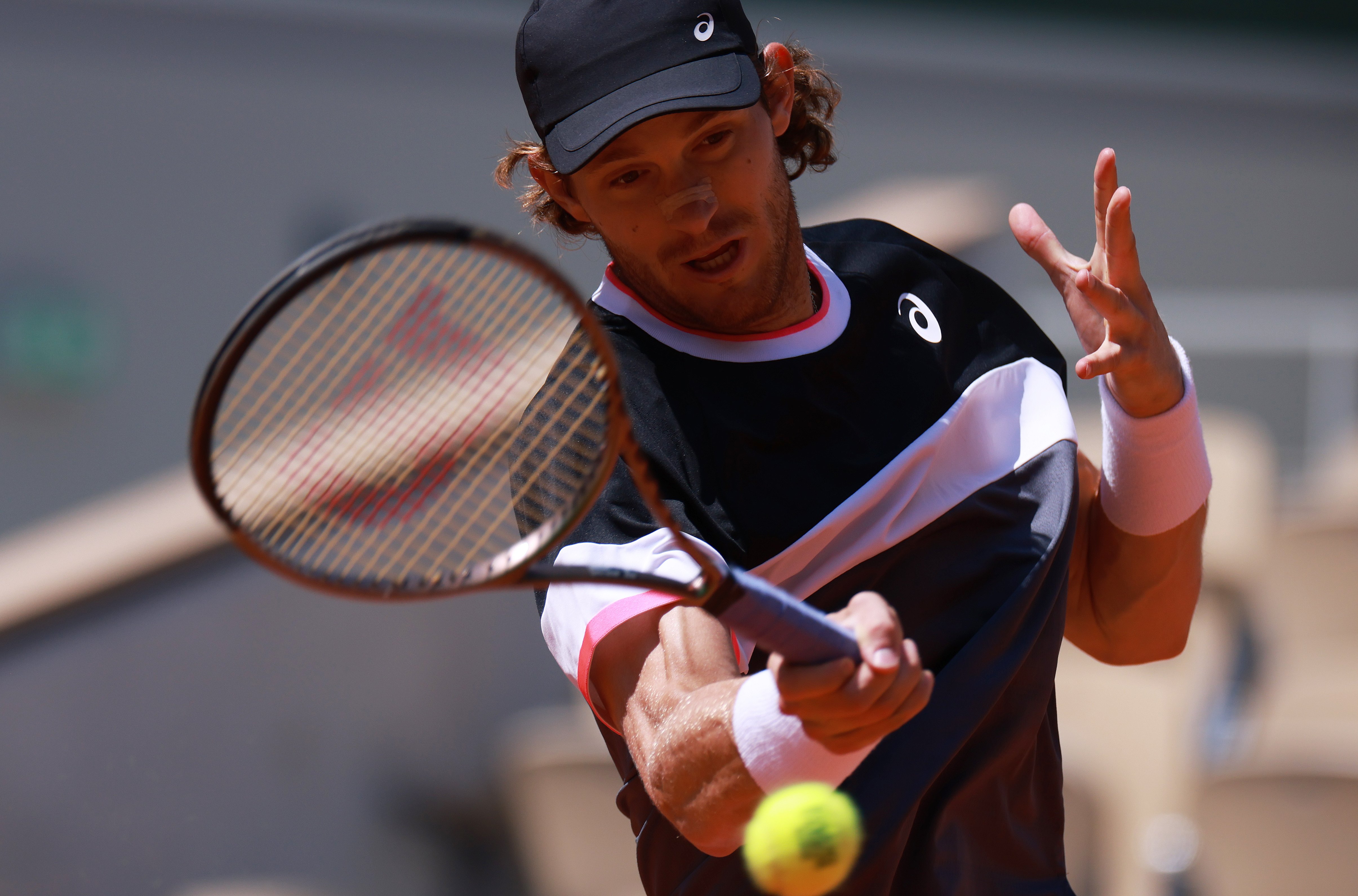 包含法网逆转ATP总决赛，鲁德高光表现的词条