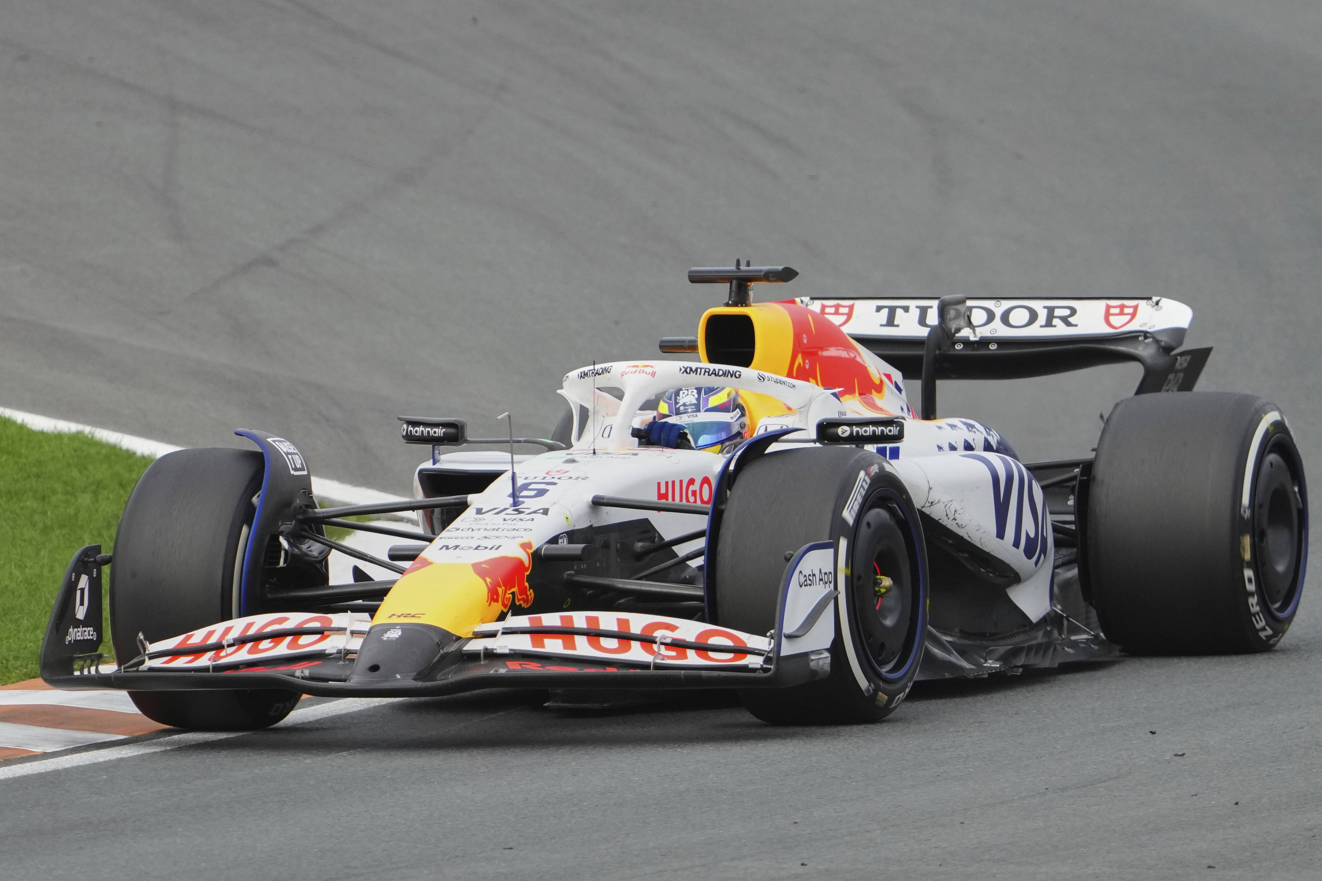 梅赛德斯轻取红牛车队,诺里斯带队取胜 梅赛德斯轻取红牛车队,诺里斯带队取胜